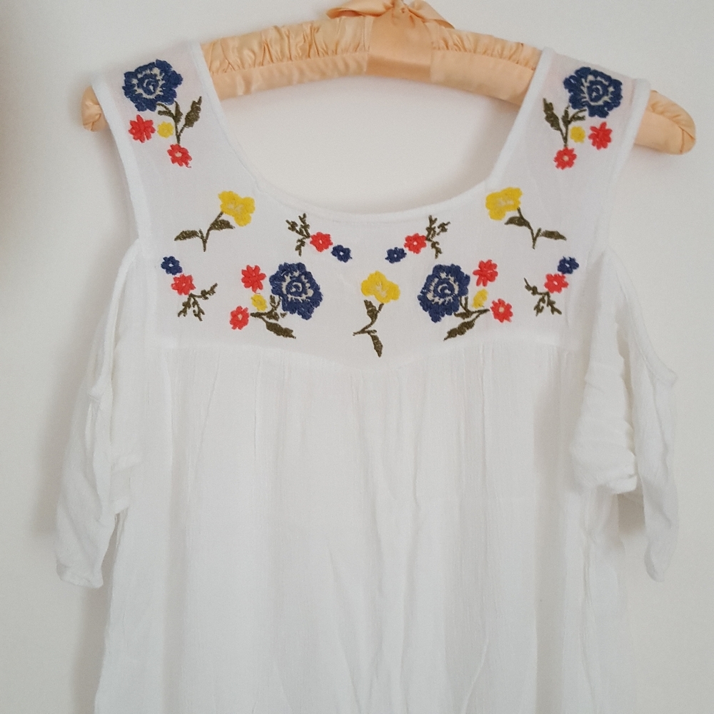 Bailey and Chloe peasant top
